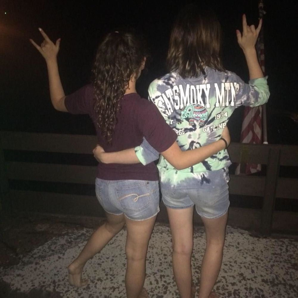 Meet your Posher, Hallie